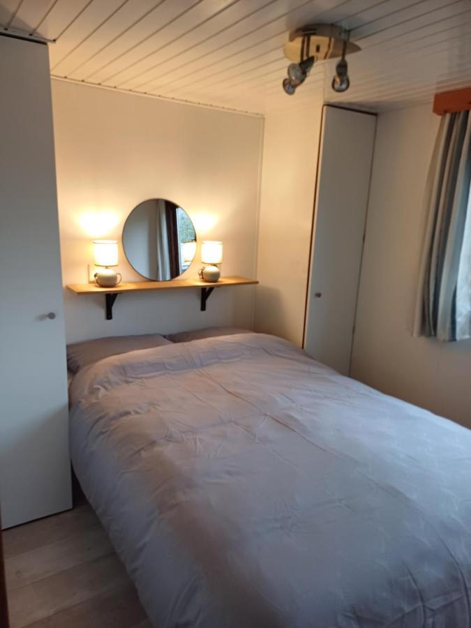 Vrijstaand Chalet Met Veel Buitenruimte En Veranda Zuid-Scharwoude Luaran gambar