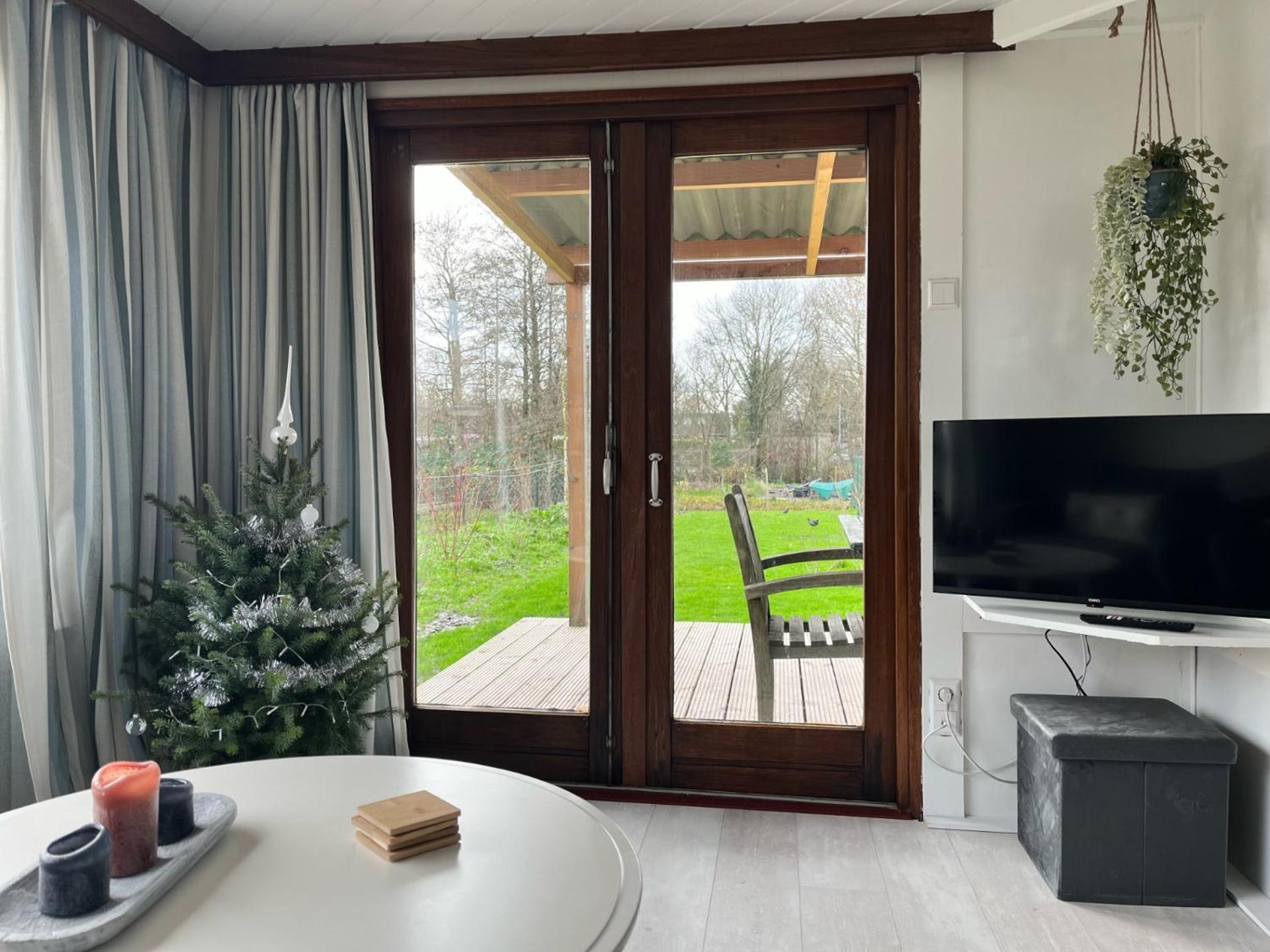 Vrijstaand Chalet Met Veel Buitenruimte En Veranda Zuid-Scharwoude Luaran gambar