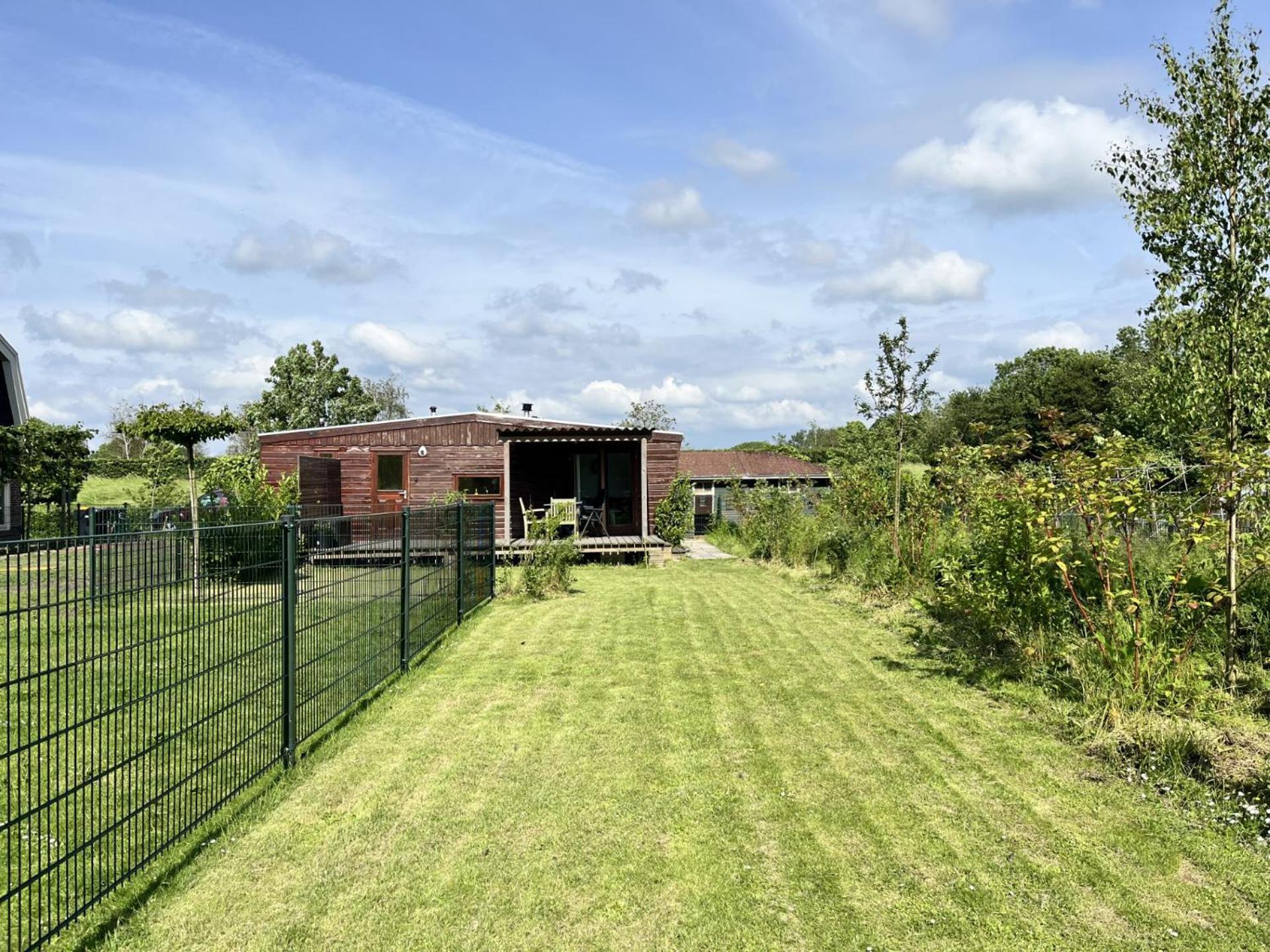 Vrijstaand Chalet Met Veel Buitenruimte En Veranda Zuid-Scharwoude Luaran gambar