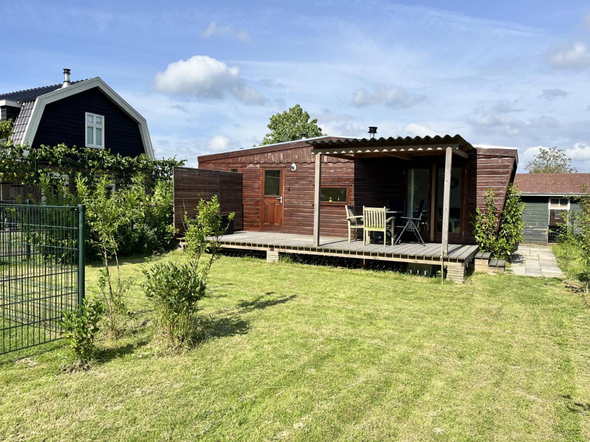 Vrijstaand Chalet Met Veel Buitenruimte En Veranda Zuid-Scharwoude Luaran gambar