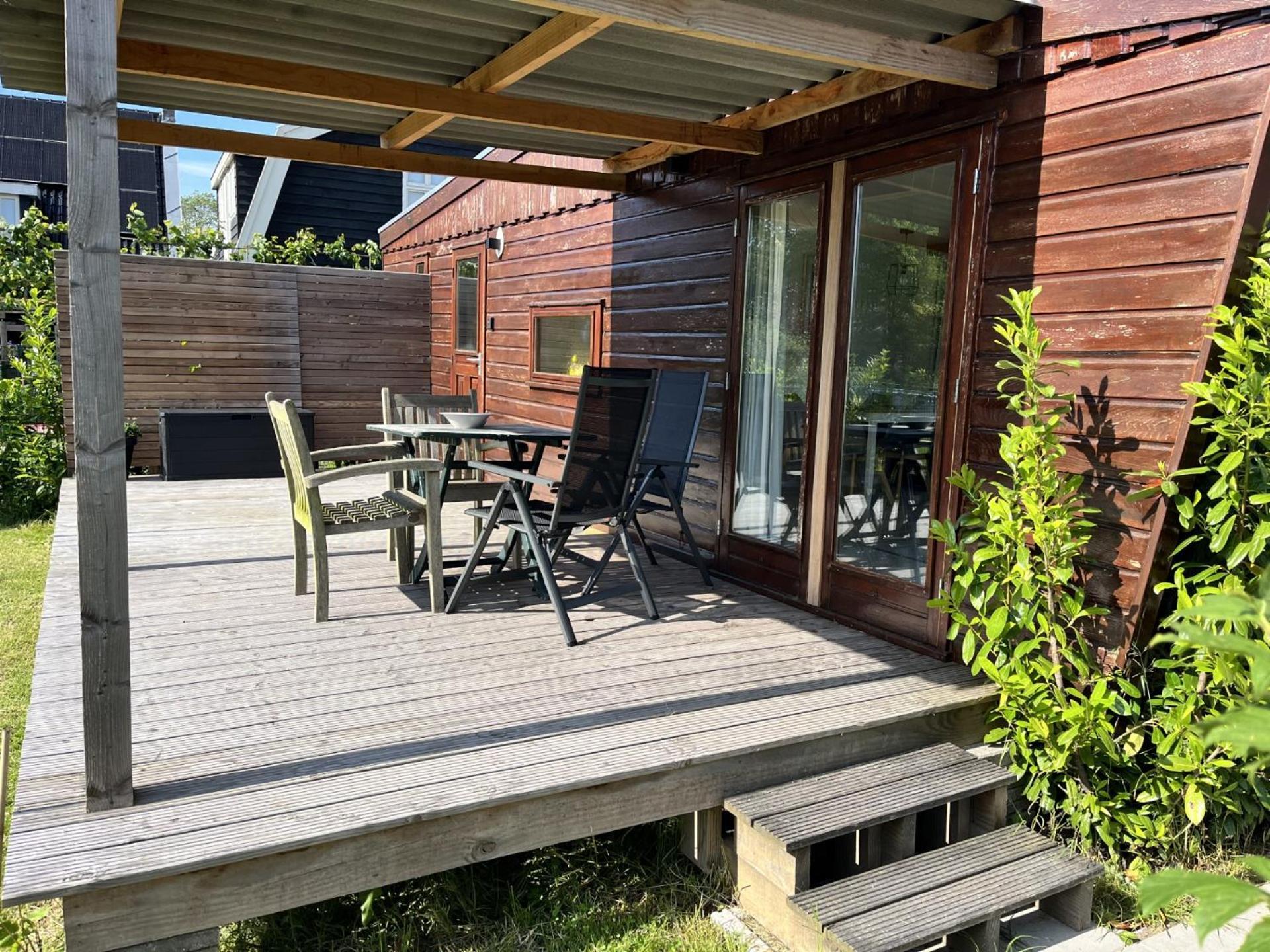 Vrijstaand Chalet Met Veel Buitenruimte En Veranda Zuid-Scharwoude Luaran gambar